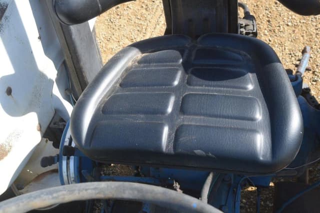 Image of Ford 3910 equipment image 4