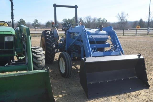 Image of Ford 3910 equipment image 3