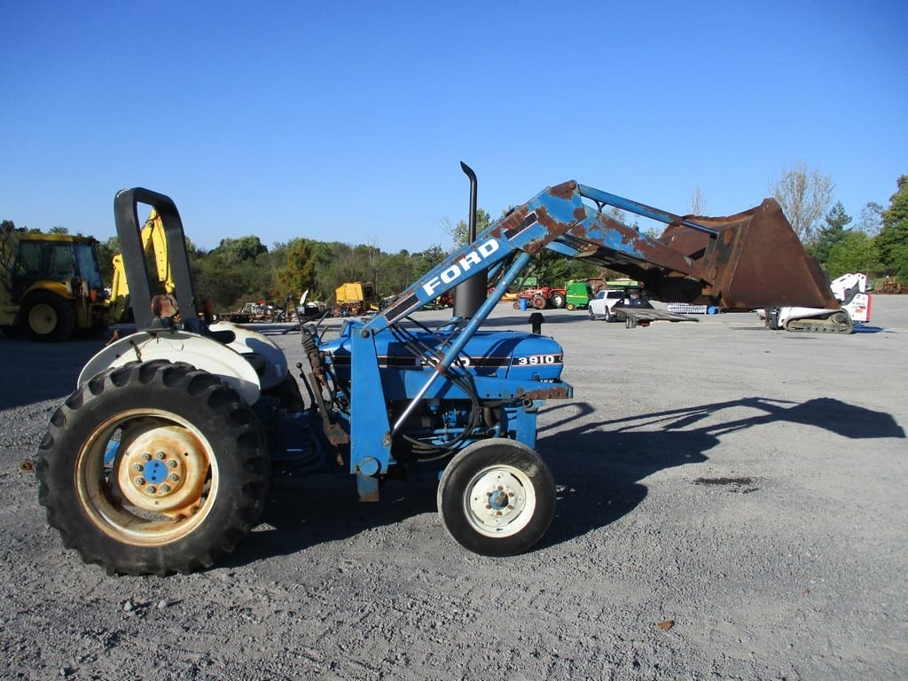 Main image Ford 3910