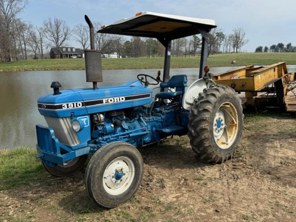 Ford 3910 Equipment Image0