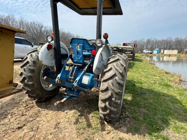 Image of Ford 3910 equipment image 2