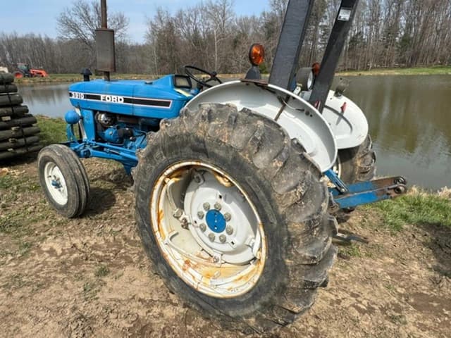 Image of Ford 3910 equipment image 3