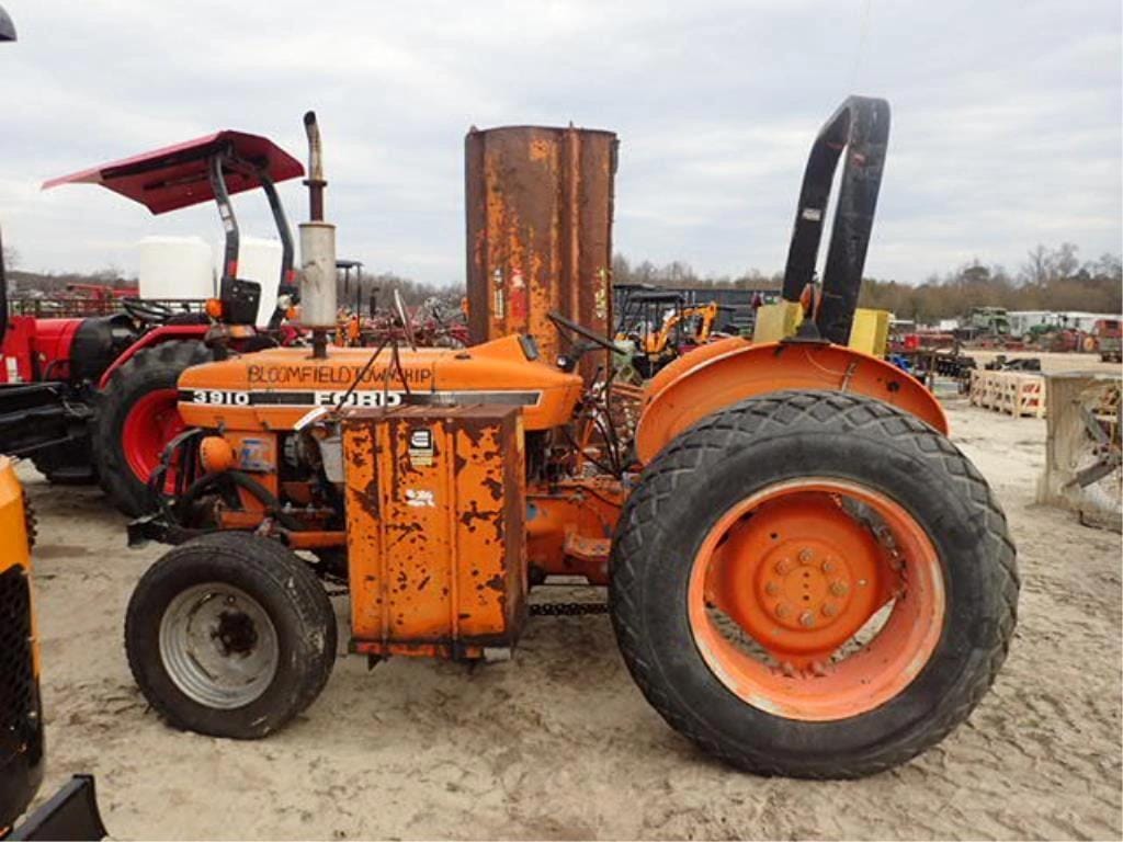 Ford 3910 Equipment Image0