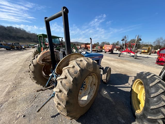 Image of Ford 3910 equipment image 4