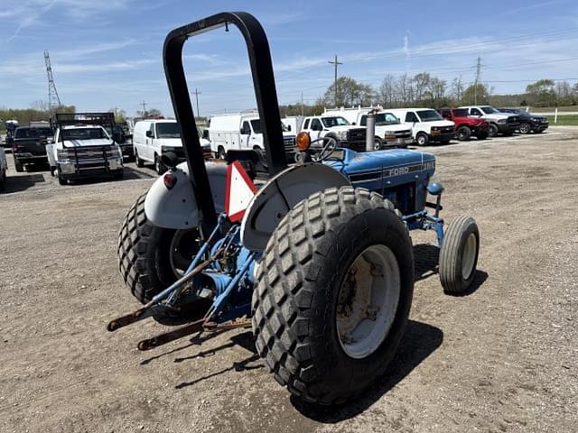 Image of Ford 3910 equipment image 2