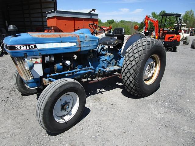 Image of Ford 3910 equipment image 4