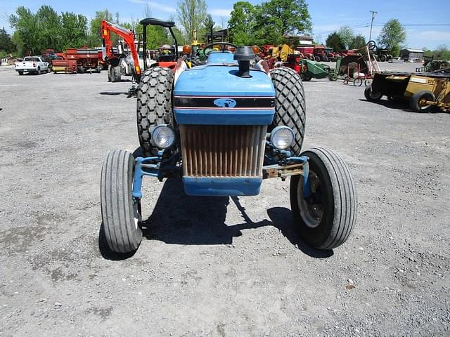Image of Ford 3910 equipment image 3