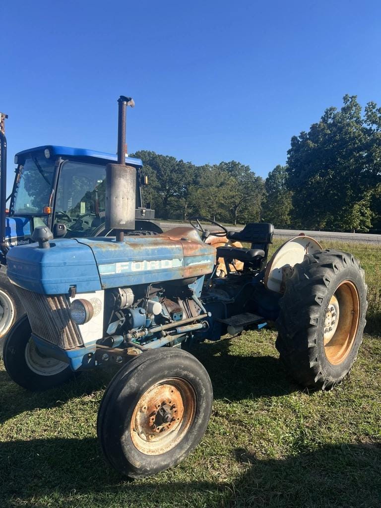 Ford 3910 Equipment Image0