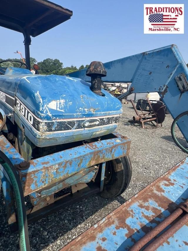 Image of Ford 3910 equipment image 4