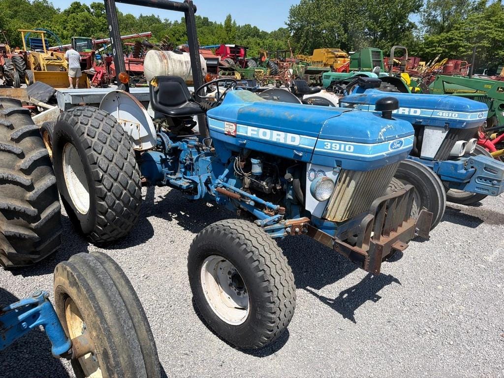 Ford 3910 Equipment Image0