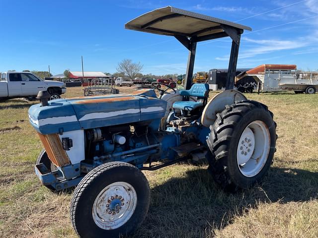 Image of Ford 3910 equipment image 4