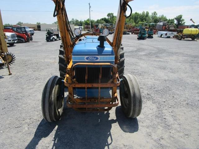 Image of Ford 3910 equipment image 2