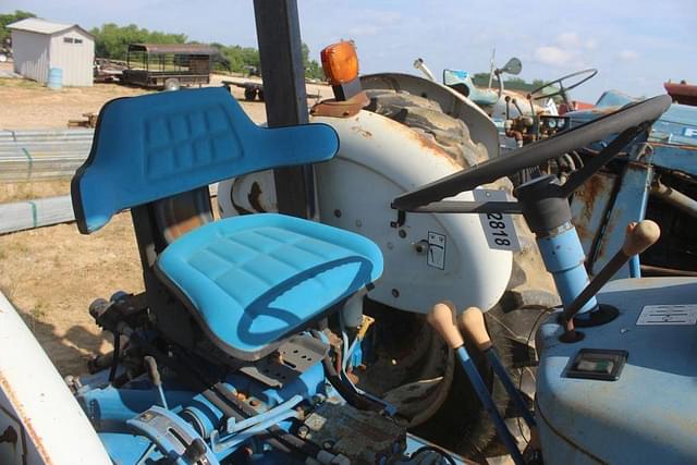 Image of Ford 3930 equipment image 3