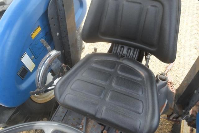 Image of Ford 3930 equipment image 4