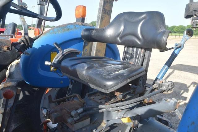 Image of Ford 3930 equipment image 4