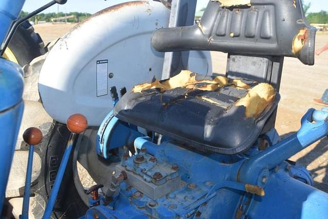 Image of Ford 3930 equipment image 4