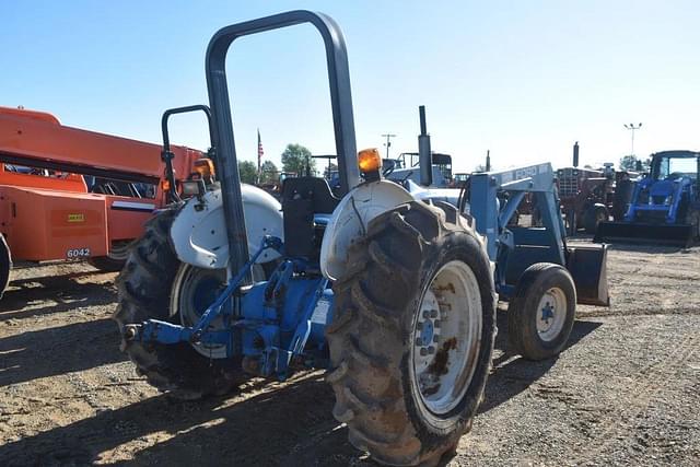 Image of Ford 3930 equipment image 2