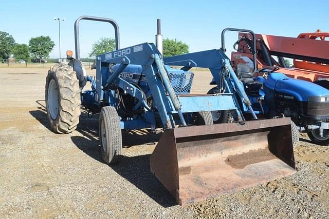 Image of Ford 3930 equipment image 3