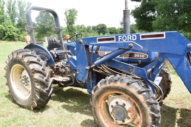Image of Ford 3930 equipment image 2