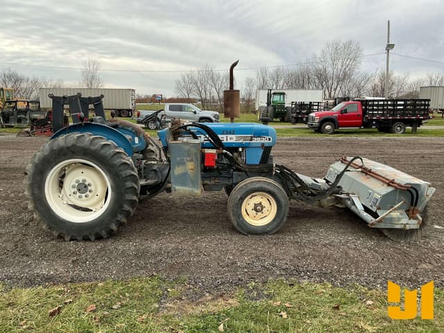 Image of Ford 3930 equipment image 3