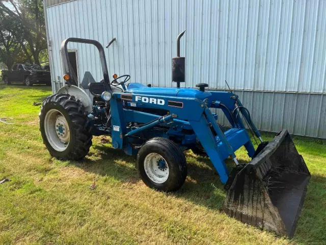 Image of Ford 3930 equipment image 1