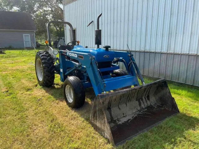 Image of Ford 3930 equipment image 2