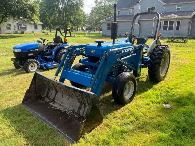 Image of Ford 3930 equipment image 3
