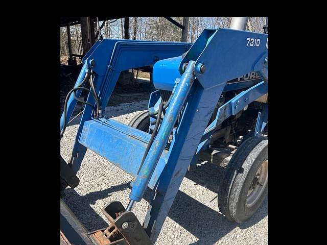 Image of Ford 3930 equipment image 3