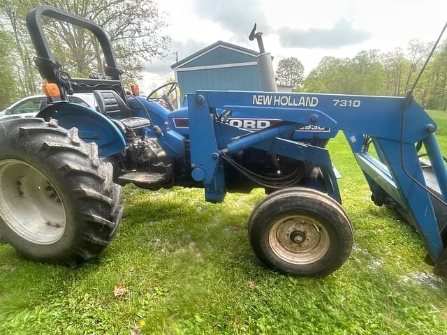 Image of Ford 3930 equipment image 2