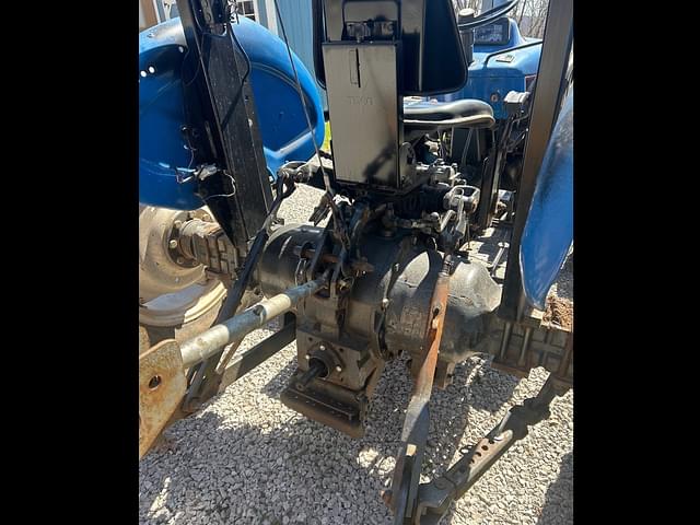 Image of Ford 3930 equipment image 4