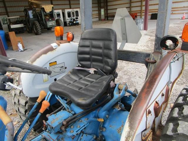 Image of Ford 3930 equipment image 4