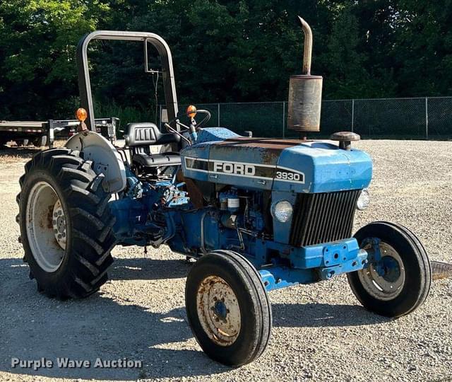 Image of Ford 3930 equipment image 2