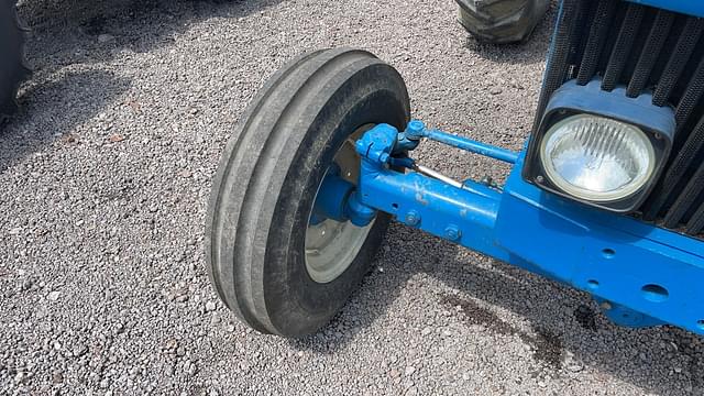 Image of Ford 3930 equipment image 4