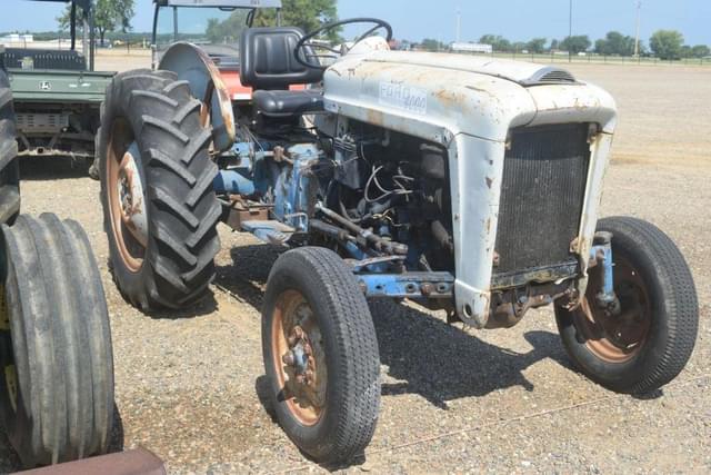 Image of Ford 4000 equipment image 3