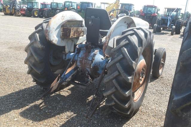 Image of Ford 4000 equipment image 2