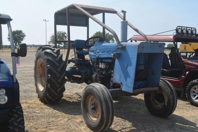 Image of Ford 4000 equipment image 3
