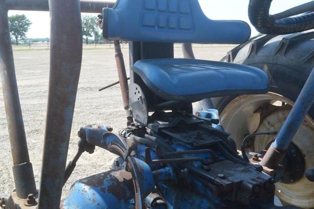 Image of Ford 4000 equipment image 4