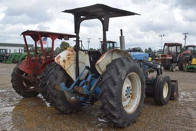 Image of Ford 4000 equipment image 2