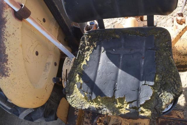 Image of Ford 4000 equipment image 4