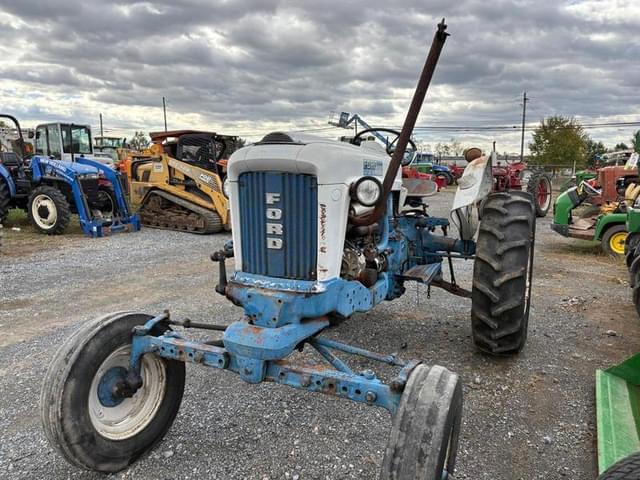 Image of Ford 4000 equipment image 3