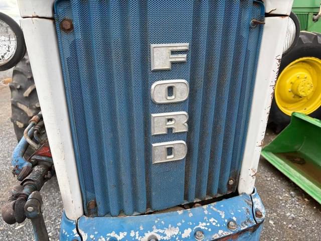 Image of Ford 4000 equipment image 4