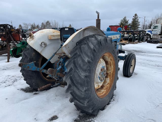 Image of Ford 4000 equipment image 4
