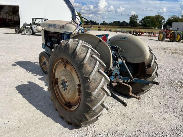Image of Ford 4000 equipment image 2