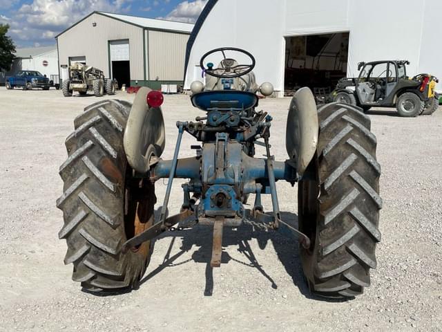 Image of Ford 4000 equipment image 3