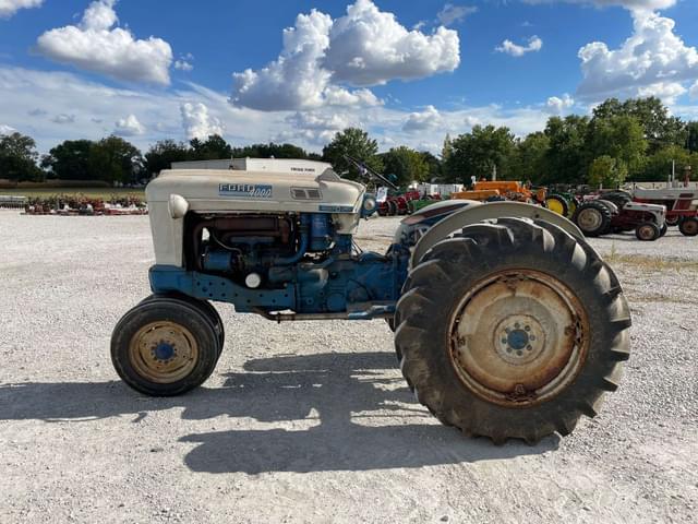 Image of Ford 4000 equipment image 1