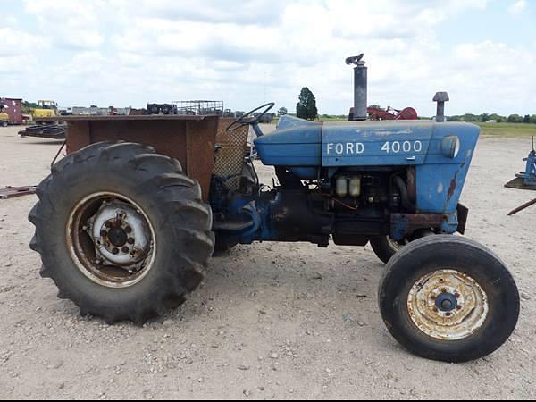 Image of Ford 4000 equipment image 2