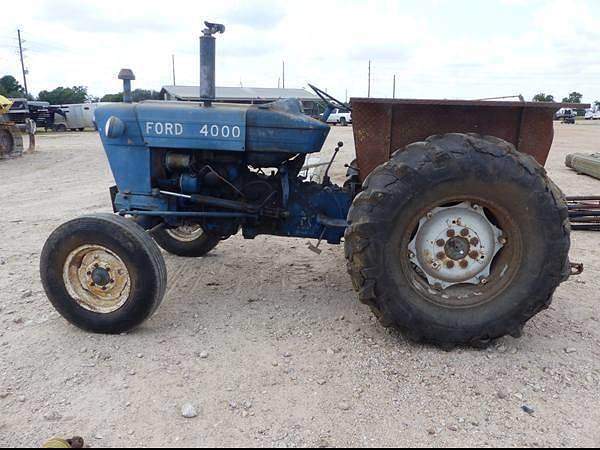 Image of Ford 4000 equipment image 3