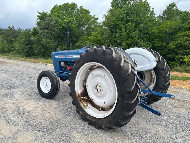 Image of Ford 4000 equipment image 4