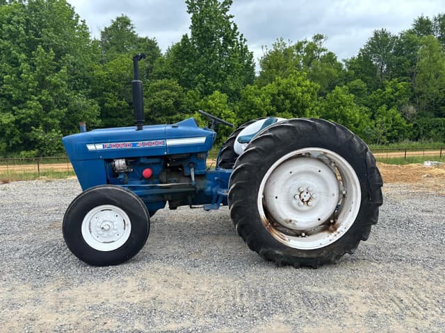 Image of Ford 4000 equipment image 3