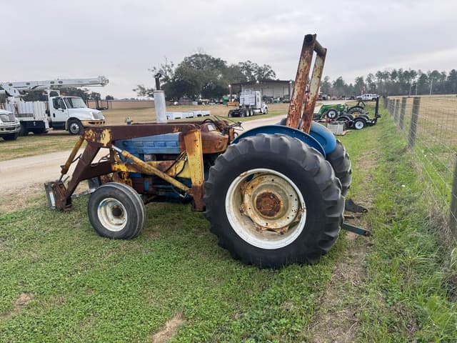 Image of Ford 4000 equipment image 3